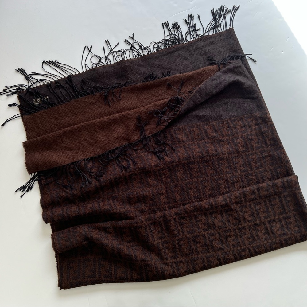 031 - FENDI DESIGNER MADE IN ITALY ITALIAN ACRYLIC THROW BLANKET